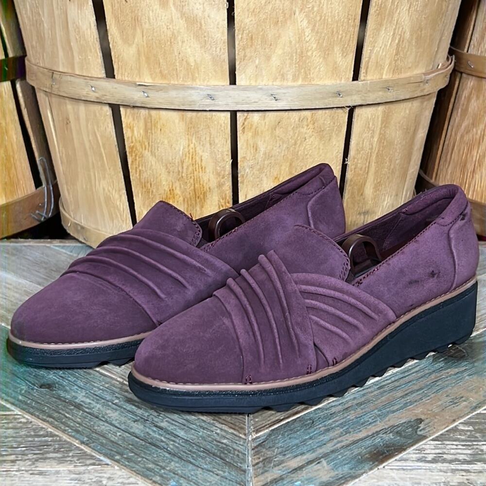 Clarks Sharon Villa Burgundy Suede Ruched Demi Wedge Slip-On Loafer Women Size 8 - Picture 3 of 12